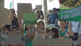 Desenes de persones es concentren contra el canvi climàtic a Palamós