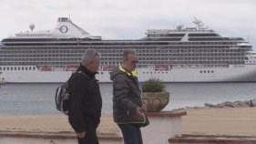 El creuer Riviera fa escala a Palamós