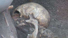 Troben esquelets medievals i els fonaments d'una sagristia a Romanyà de la Selva