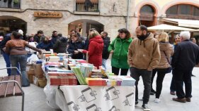 Calonge celebra la seva primera diada de Sant Jordi com a poble de llibres