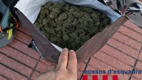 Detinguts dos motoristes que portaven 4,7 quilograms de marihuana a Sant Feliu de Guíxols