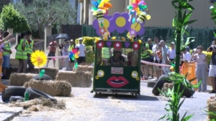 La Baixada de Carretons omple de públic i creativitat els carrers de Palafrugell