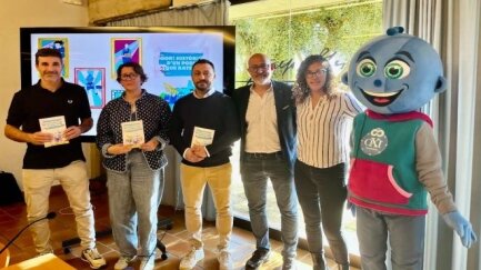 Palafrugell inica la campanya de Nadal presentant el seu àlbum de cromos