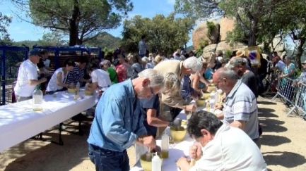 Un centenar de persones es reuneixen en el 63è Aplec de Pedralta