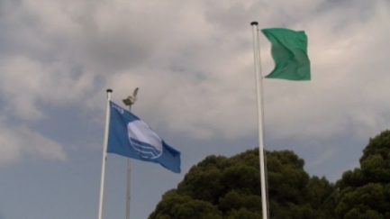 14 platges del Baix Empordà rebran la Bandera Blava aquest 2025