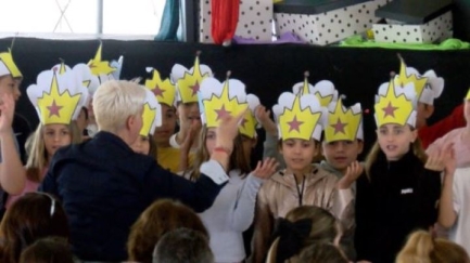 250 infants interpreten 'El somriure de la princesa' al Cantaescola