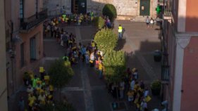 300 persones fan un llaç groc humà reclamant llibertat pels Jordis a Palafrugell