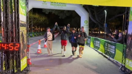 Així ha estat l'arribada del primer equip de la Trailwalker 2026 a Sant Feliu de Guíxols