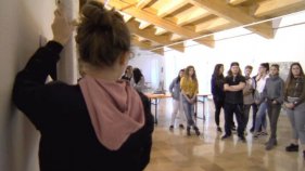 Alumnes de batxillerat fan el comissariat de l'exposició de Carles Piqueras