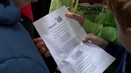 Alumnes de Calonge i Sant Antoni creen i canten una cançó amb Xiula