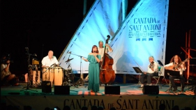 Arriba la Cantada d'Havaneres i Boleros de Sant Antoni