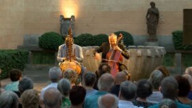 Ballaké Sissoko i Vincent Ségal omplen de gent i de música el Palau Solterra