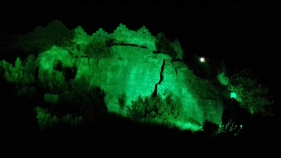Begur se suma al dia mundial de l’ELA il·luminant el castell de color verd