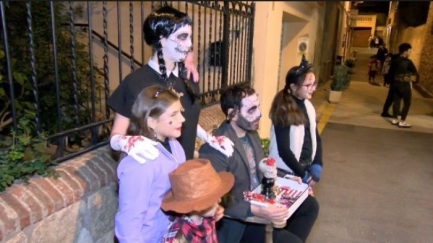Begur viu un Halloween ple de disfresses i llaminadures
