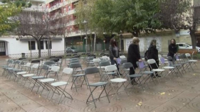 Cadires buides contra la violència masclista a Palamós