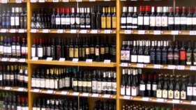 Cau la venda de vins i caves a hostaleria, però puja a particulars i en línia