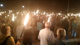 Centenars de persones participen a la Marxa de Torxes per la independència a Sant Feliu