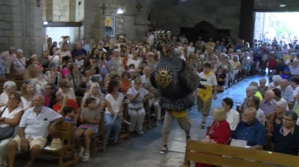 Com es viu el ball de l'Àliga a l'Església de Sant Genís?