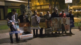 Comença la campanya electoral per les eleccions municipals amb l'enganxada de cartells