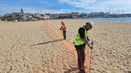 Comencen a extraure sorra de Palamós per transportar-la a les platges de Sant Antoni