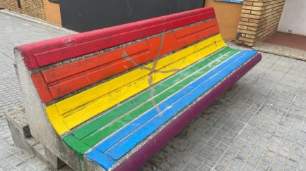 Denuncien un acte vandàlic als bancs de davant de l'Espai LGTBI+ de Palafrugell