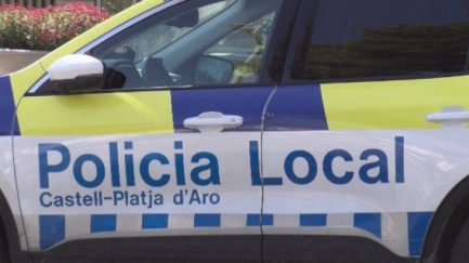 Detenen dos homes per cinc robatoris a interior de vehicles amb inhibidors