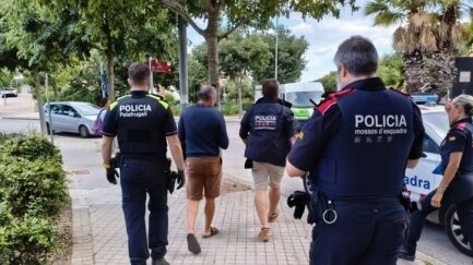 Detenen un home per cometre 46 delictes contra els drets dels ciutadans estrangers