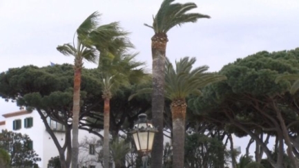 Dijous es preveu que torni a ser un dia de fort vent i onatge al Baix Empordà