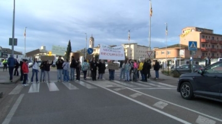 Docents del Baix Ter tallen la rotonda de Verges per reivindicar millores laborals