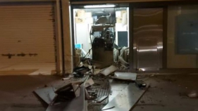 Dos lladres rebenten amb explosius un caixer automàtic de Sant Antoni