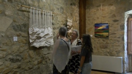 El Castell de Benedormiens s’omple d’art tèxtil amb la Biennal de Tapís