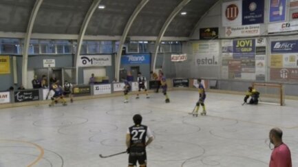 El CH Palafrugell deixa escapar el derbi contra l'Olot en els últims minuts (2-3)