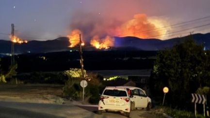 El foc arriba a algunes urbanitzacions de Calonge i afecta una casa buida a les Cabanyes