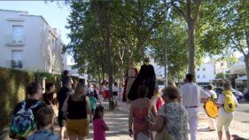 El grup de Teatre Finestral i la cercavila gegantera inicien la Festa Major de s’Agaró