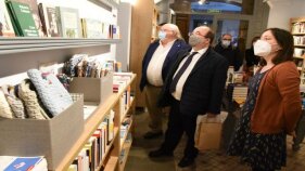 El ministre de Cultura, Miquel Iceta, visita les llibreries de 'Calonge, poble de llibres'