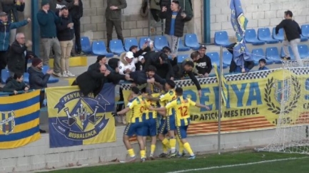 El Palamós CF aconsegueix la primera victòria a l’Estadi en el derbi davant el Lloret