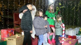 El Pare Noel, els pastorets i els dimonis participen a 'La Màgia del Nadal' de Sant Feliu
