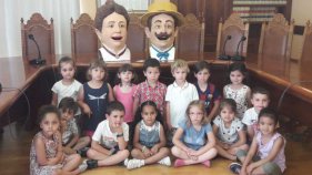 Els alumnes d'infantil de Begur coneixen els nous capgrossos