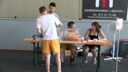 Els baix-empordanesos voten a les eleccions generals del 23J