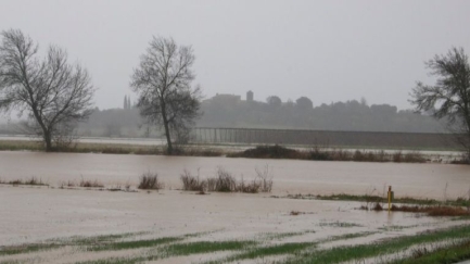 Els Bombers rescaten diversos conductors que creuaven rieres