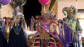 Els bufons enredats ostenten el regnat del Carnaval de Platja d'Aro 2023