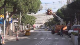 Els carrers es comencen a ambientar per les festes de Nadal