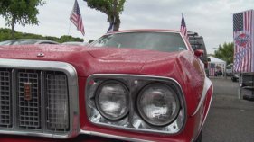Els cotxes americans prenen els carrers de Platja d'Aro