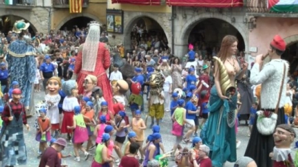 Els Gegants, l’Àliga i els Capgrossos fan vibrar la plaça de la Vila per Sant Genís