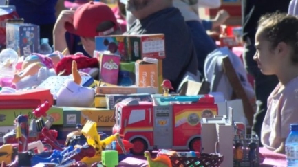 Els infants de Platja d’Aro obren el Nadal amb un mercat de joguines