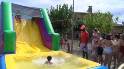 Els inflables aquàtics triomfen a la Festa Major d’Esclanyà