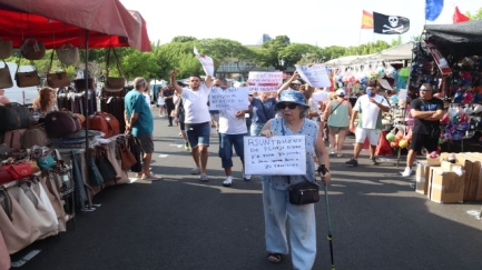 Els marxants de Platja d'Aro mantenen les protestes pel nou model del mercat setmanal