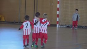 Els més petits gaudeixen del futbol a Platja d'Aro amb la Jornada Escoleta Futbol 5