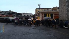 Els paradistes de Palafrugell es manifesten: 'l'aparcament de l'església no es toca'