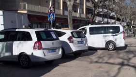 Els taxistes de Sant Feliu demanen ajuda per aturar la competència deslleial de dos hotels